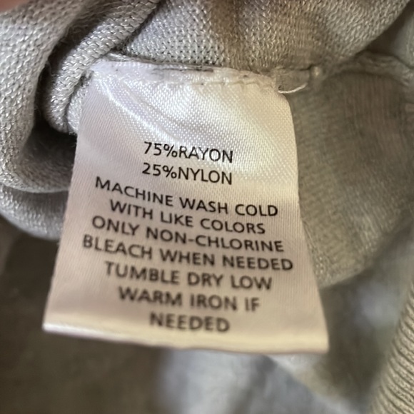 Gray Just Found Sweater size M - Picture 4 of 4